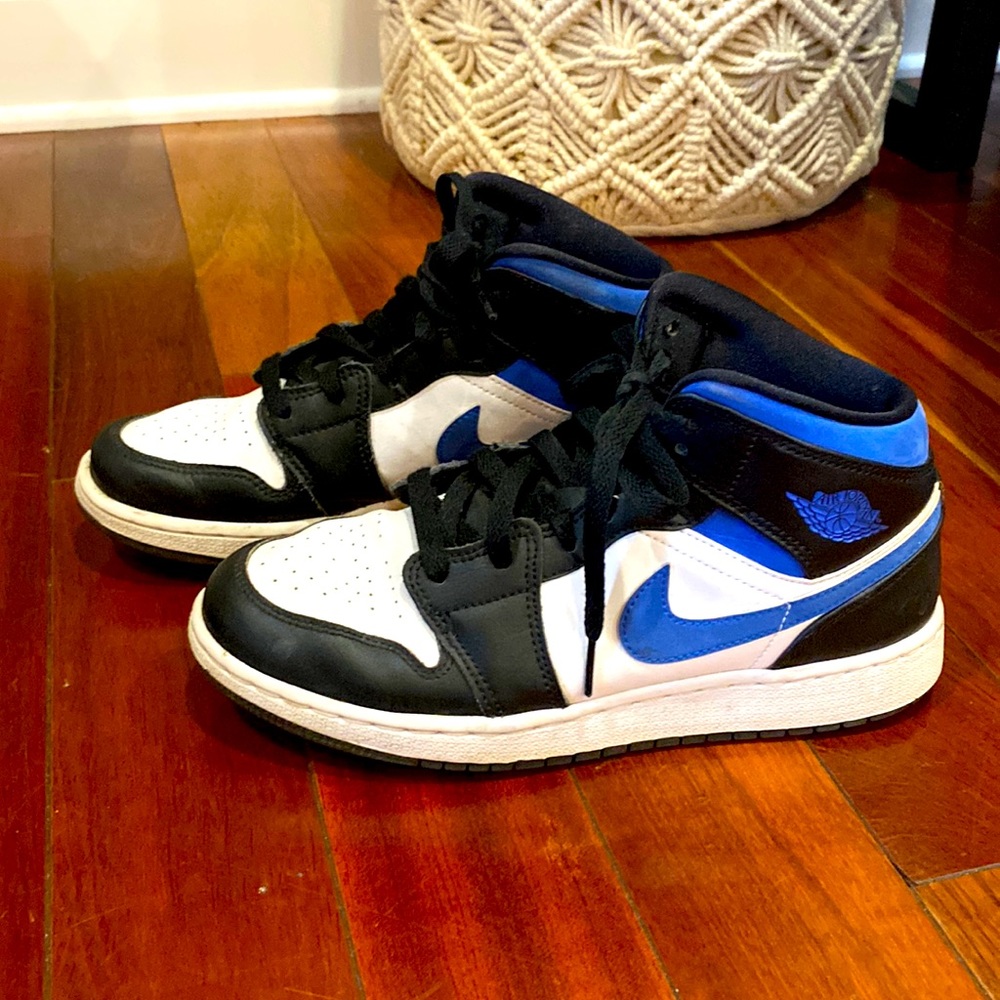 Jordan 1 Mid
White Black Racer Blue (GS)